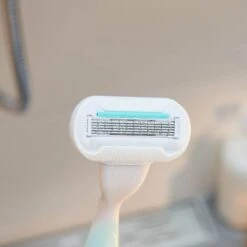 Gillette® Gillette Venus Deluxe Smooth Sensitive Blades 6 Pieces -Biotherm Salgsbutik gillette venus deluxe smooth sensitive blades 6 pieces 1640947886