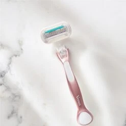 Gillette® Gillette Venus Deluxe Smooth Sensitive Manual Razor 8 Gillette® Gillette Venus Deluxe Smooth Sensitive Manual Razor -Biotherm Salgsbutik gillette venus deluxe smooth sensitive manual razor 1640957160