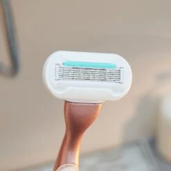 Gillette® Gillette Venus Deluxe Smooth Sensitive Manual Razor 9 Gillette® Gillette Venus Deluxe Smooth Sensitive Manual Razor -Biotherm Salgsbutik gillette venus deluxe smooth sensitive manual razor 1640957171