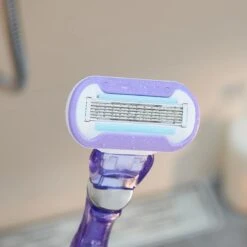 Gillette® Gillette Venus Deluxe Smooth Swirl Manual Razor -Biotherm Salgsbutik gillette venus deluxe smooth swirl manual razor 1641201489